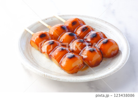 おいしそうな、みたらし団子 123438086