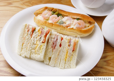 エビポテトサンドとミックスサンド 123438325