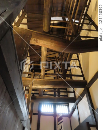 北前船船主であり帆布の製造法を発明した工楽松右衛門の旧宅の天井の梁、播州高砂、兵庫県、日本遺産 北前船船主であり帆布の製造法を発明した工楽松右衛門の旧宅の天井の梁、播州高砂、兵庫県、日本遺産 123438599
