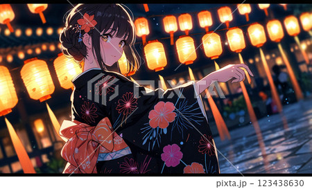 夜の神社で参拝する女性 123438630