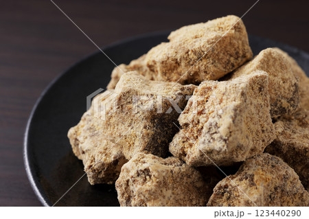 沖縄県産の黒糖 沖縄県産の黒糖 123440290