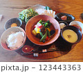 おぼんの中に収まる日本の食事 123443363