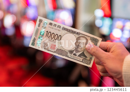 パチンコ店 財布 現金投資 パチンコ店 財布 現金投資 123445611