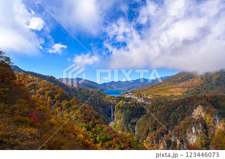 日光の秋を満喫！華厳の滝と中禅寺湖を一望する絶景スポット　明智平 123446073