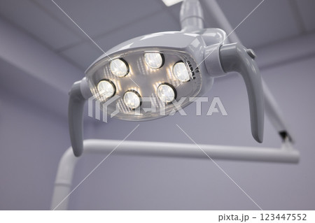 Modern Dental Office Surgical Light Equipment for Precise and Effective Procedures Modern Dental Office Surgical Light Equipment for Precise and Effective Procedures 123447552