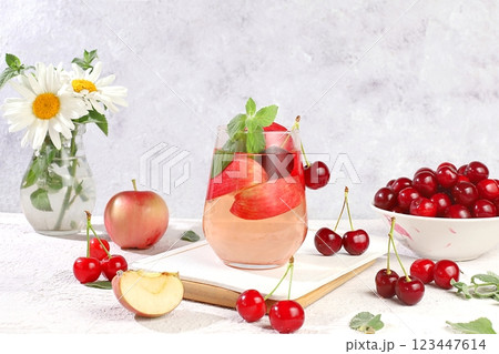 Autumn vitamin mulled wine with apple slices and mint.Apple cider, juice or fruit drink in a glass on a sunny table, Diet and weight loss concept. Apples help cleanse the body and reduce Autumn vitamin mulled wine with apple slices and mint.Apple cider, juice or fruit drink in a glass on a sunny table, Diet and weight loss concept. Apples help cleanse the body and reduce 123447614