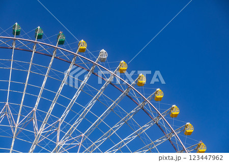 Tempozan ferris wheel at Tempozan harbor village next to Osaka Aquarium Kaiyukan. Tempozan ferris wheel at Tempozan harbor village next to Osaka Aquarium Kaiyukan. 123447962