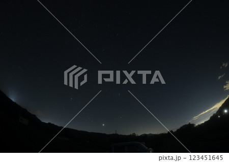 北杜市白州町、日暮れ手間もない霜月の空に昇って来た木星と冬の星々 123451645