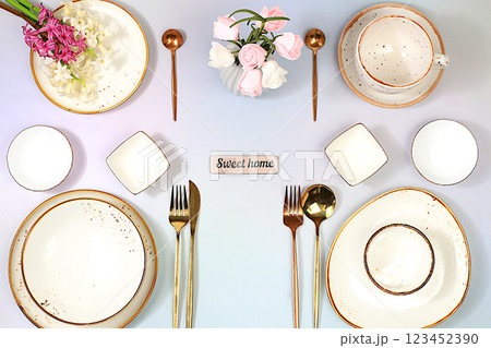 Cutlery with flowers on a plate on a marble background. Elegant festive table setting, menu layout in a cafe or restaurant, festive composition with a bouquet of hyacinths, kitchen background. 123452390