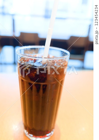 涼を楽しむキンキンに冷えたアイスコーヒー 123454234