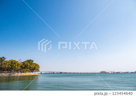 膳所城跡公園から望む琵琶湖風景　滋賀県大津市 123454640