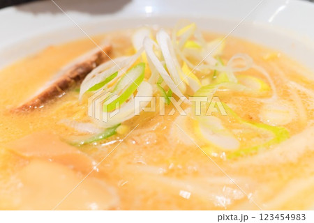 チャーシューで彩るちじれ麺が美味しい味噌ラーメン チャーシューで彩るちじれ麺が美味しい味噌ラーメン 123454983
