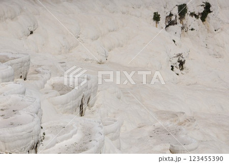 トルコ パムッカレの石灰棚 123455390