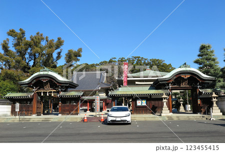 西宮成田山圓満寺（兵庫県西宮市）の正面全景 123455415