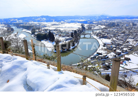 楯山公園 展望台の大江町冬風景を俯瞰 楯山公園 展望台の大江町冬風景を俯瞰 123456510