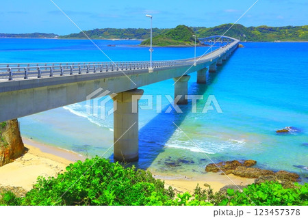 美しい海と角島大橋(下関市) 美しい海と角島大橋(下関市) 123457378