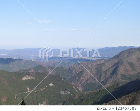 秩父 三峯神社の奥宮遥拝殿から秩父市街方面の展望 秩父 三峯神社の奥宮遥拝殿から秩父市街方面の展望 123457505