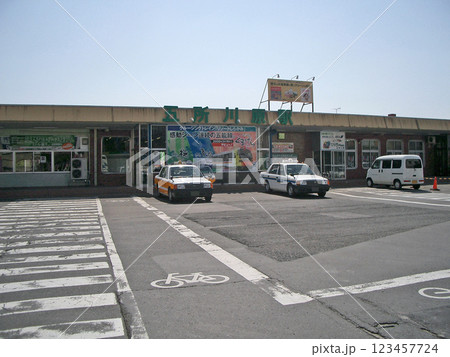 青森県のJR五能線の五所川原駅 123457724