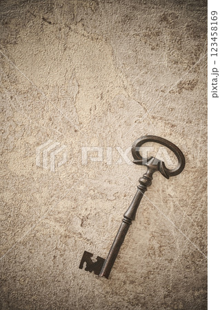 アンティークな鍵 防犯イメージ アンティークな鍵 防犯イメージ 123458169