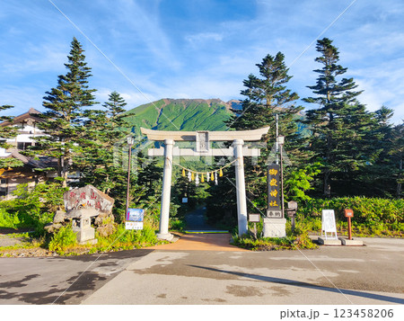夏の御嶽山登山：田の原登山口（王滝口登山道） 123458206