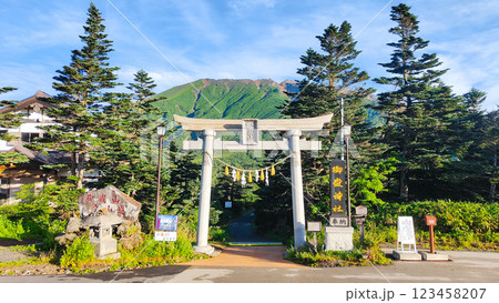 夏の御嶽山登山：田の原登山口（王滝口登山道） 123458207