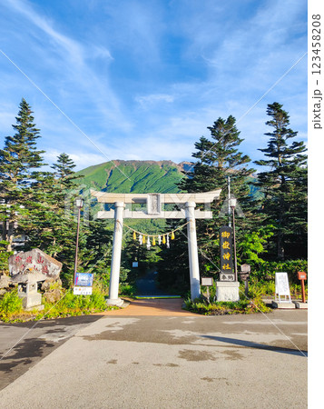 夏の御嶽山登山：田の原登山口（王滝口登山道） 123458208