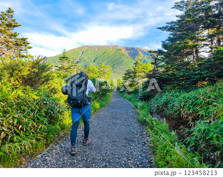 夏の御嶽山登山：田の原登山口（王滝口登山道） 123458213