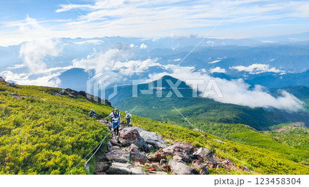 夏の御嶽山登山：王滝口登山道 123458304