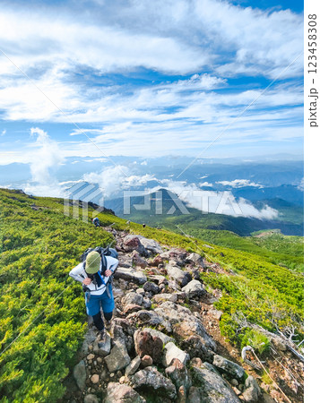 夏の御嶽山登山：王滝口登山道 123458308