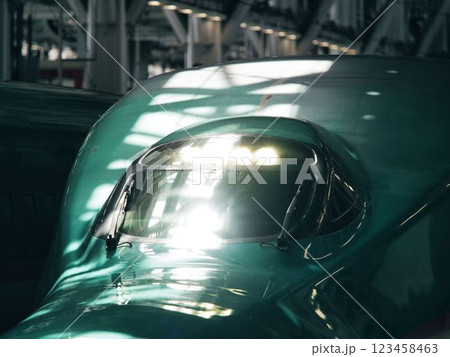 新幹線のクローズアップ 123458463