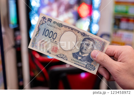 パチンコ店 財布 現金投資 パチンコ店 財布 現金投資 123458972