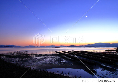 夕暮れ時三津湾(東広島市安芸津町) 123460375