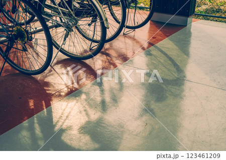 駅の駐輪場 123461209