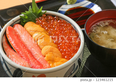 函館丼　海鮮三色丼　かに　うに　いくら 123461215