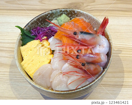 海鮮丼　三色丼　甘海老　ホタテ　サーモン 123461421