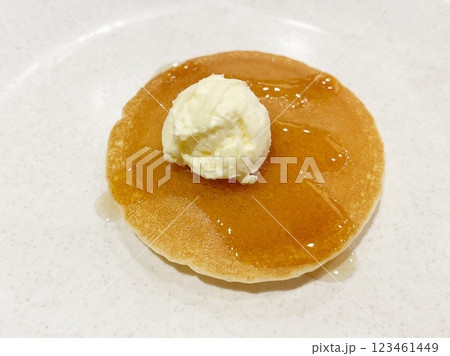 パンケーキとホイップバター 123461449