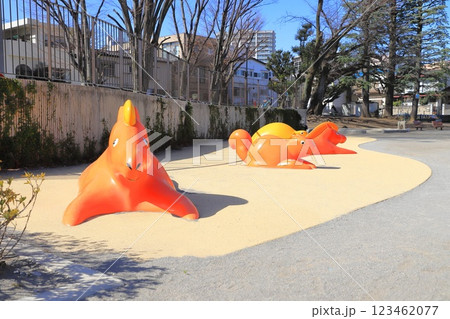 板橋区立こども動物園　動物の形の遊具 123462077