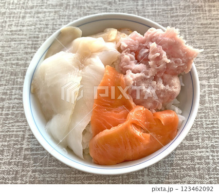 北海道ホテル朝食イメージ　ホテル朝食バイキング　海鮮ごはん　海鮮丼 123462092