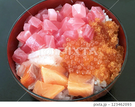 北海道ホテル朝食イメージ　ホテル朝食バイキング　海鮮ごはん　海鮮丼 123462093