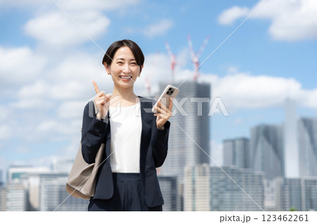 女性 スマートフォン 女性 スマートフォン 123462261