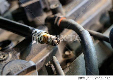 Spark plugs for gasoline engines that are old and have expired will cause incomplete combustion in the engine, in soot and dirt. Changing spark plugs can maintain and extend the life of the engine Spark plugs for gasoline engines that are old and have expired will cause incomplete combustion in the engine, in soot and dirt. Changing spark plugs can maintain and extend the life of the engine 123462647