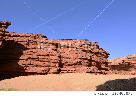 浸食と風食により形成された峡谷の風景 浸食と風食により形成された峡谷の風景 123463879