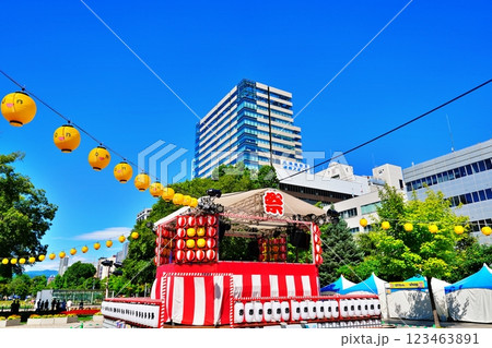 さっぽろ夏祭り 北海盆踊りの風景 (北海道札幌市大通公園) さっぽろ夏祭り 北海盆踊りの風景 (北海道札幌市大通公園) 123463891