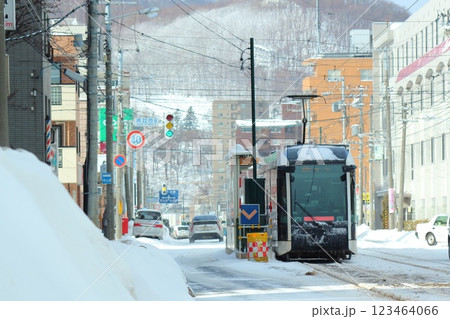 札幌、冬の市電通り 123464066