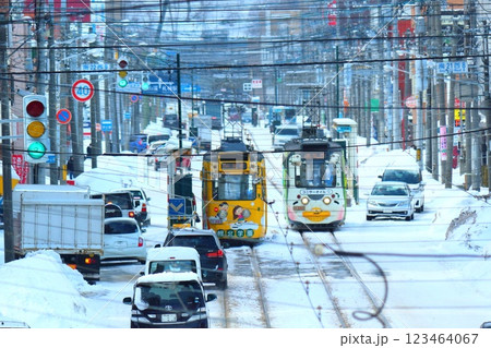 札幌、冬の市電通り 123464067