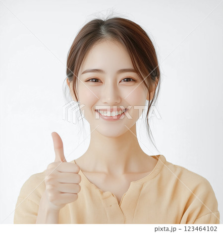 「いいね」ポーズする若い女性 「いいね」ポーズする若い女性 123464102