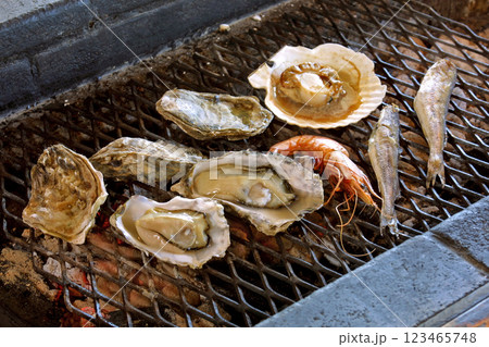 炉端焼き　ろばた焼　海鮮炭火焼き 123465748