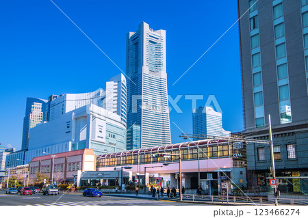 日本の横浜都市景観 桜木町駅や横浜ランドマークタワーなどを望む＝1日 123466274
