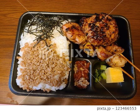 ボリューム満点焼き鳥弁当 ボリューム満点焼き鳥弁当 123466553