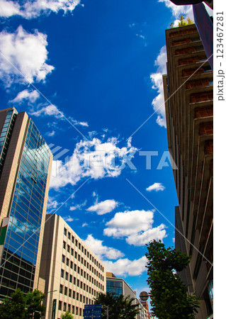 【京都風景】烏丸通りの空とビル群 123467281
